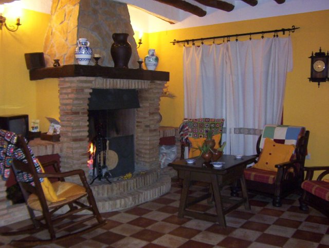 Salon con chimenea