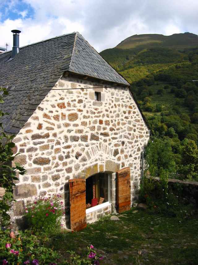 Photo Gte rural Arpajon sur cre Gite  au super lioran au pied du plomb ... 