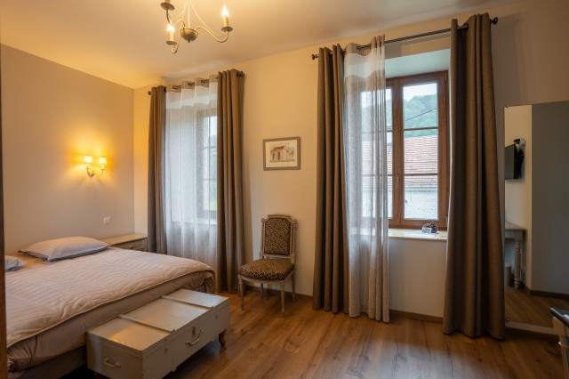 Photo Chambre 2 personnes avec salle de bains prives  Tournedoz  Maison d'htes l'cole
